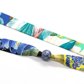 Bracelet ruban et sa pierre<br />
(plusieurs motifs)